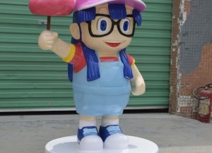 廣西商場(chǎng)定制動(dòng)漫卡通玻璃鋼雕塑 創(chuàng)意與商業(yè)的完美結(jié)合